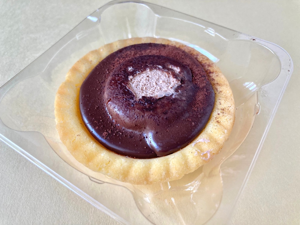 キャラメルソースの存在感が抜群！！【ファミマ】上品な味わいの新作タルト