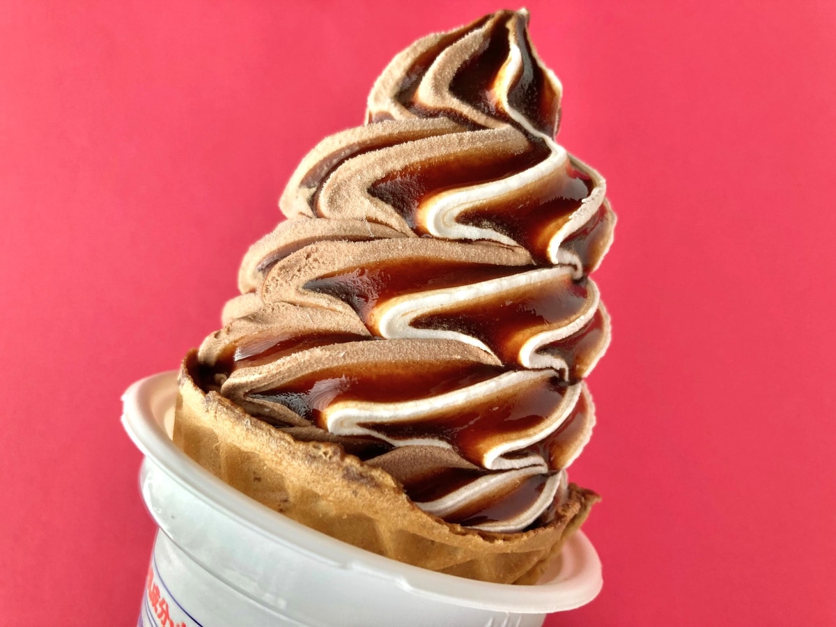 ワッフルコーン部分も最高!!【セブン】絶品すぎる理想的なミックスソフト