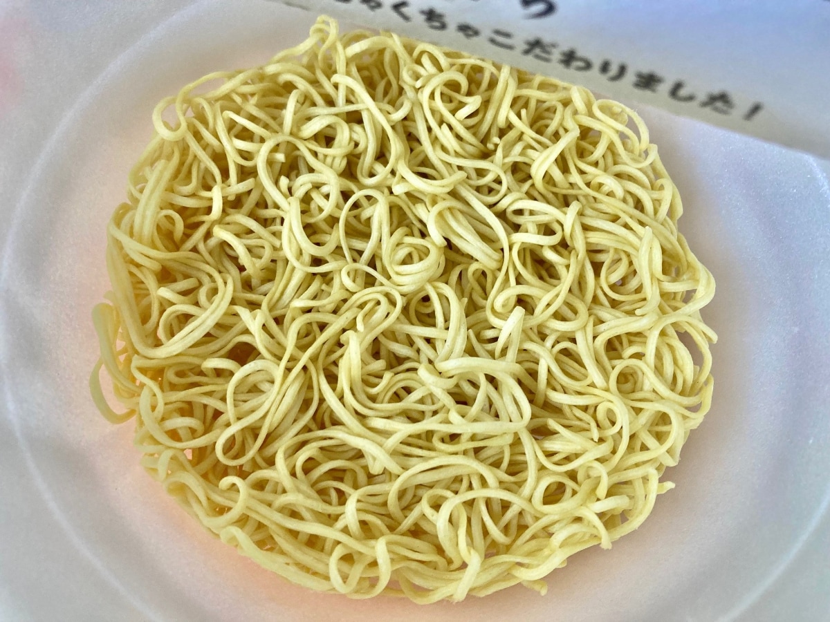 くっさいスープがいい!ガチ豚骨ファン必食!【ファミマ】名店監修の豚骨ラーメン