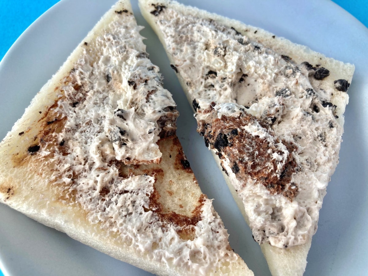 クッキークリームがたっぷりでサクサク!!【ファミマ】パッケージもかわいいサンドイッチ