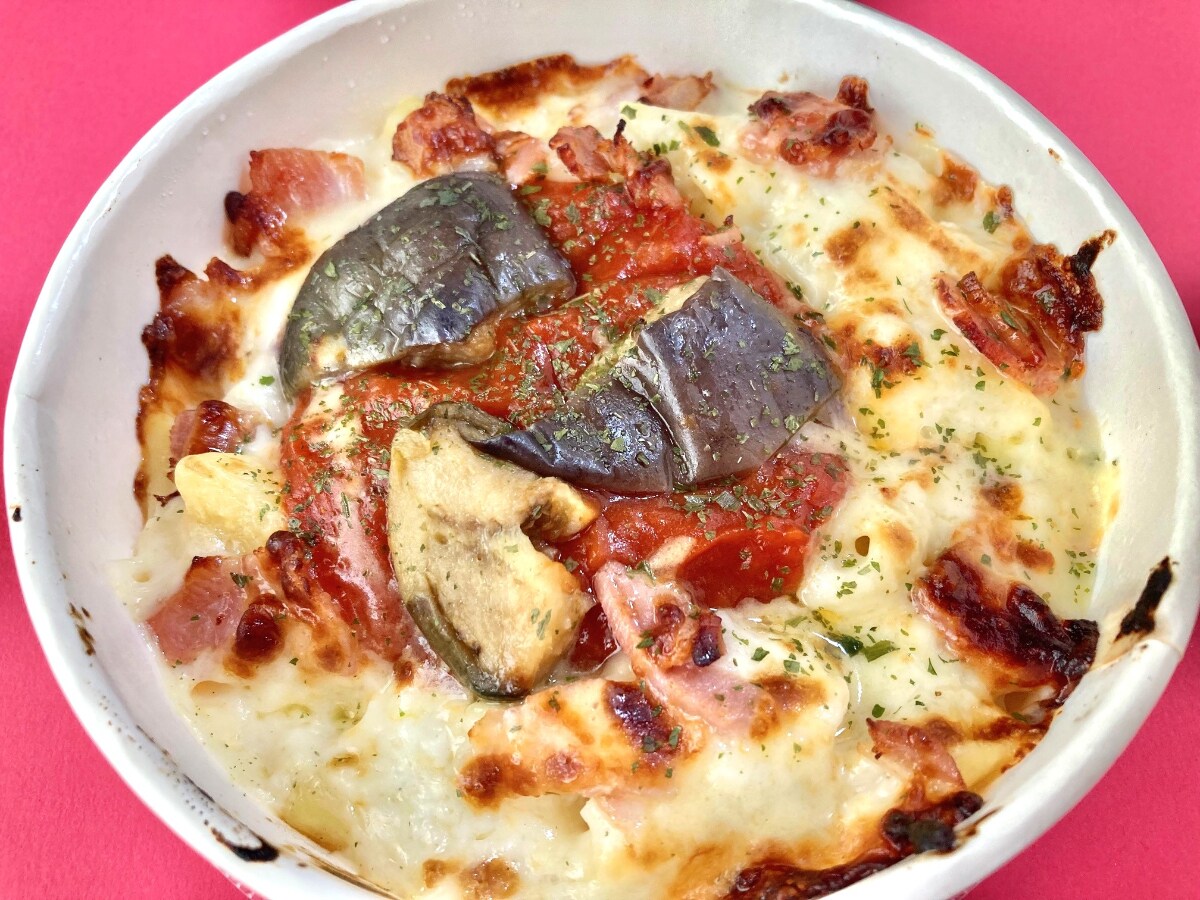 なすのジューシー感が好印象!【ファミマ】2種ソース仕立てのグラタン