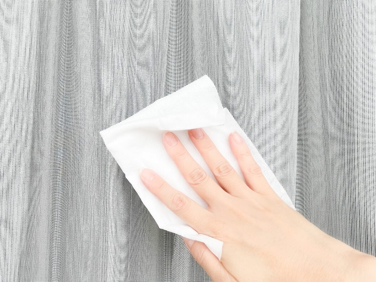 「網戸掃除」は100均にお任せ！セリア・ダイソー・キャンドゥから紹介