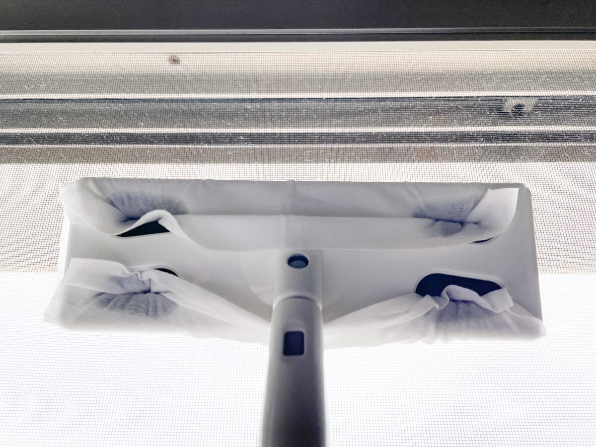 「網戸掃除」は100均にお任せ！セリア・ダイソー・キャンドゥから紹介