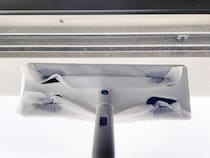 「網戸掃除」は100均にお任せ！セリア・ダイソー・キャンドゥから紹介