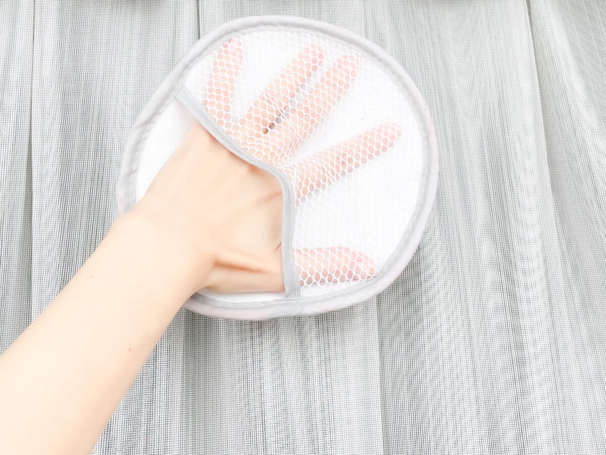 「網戸掃除」は100均にお任せ！セリア・ダイソー・キャンドゥから紹介