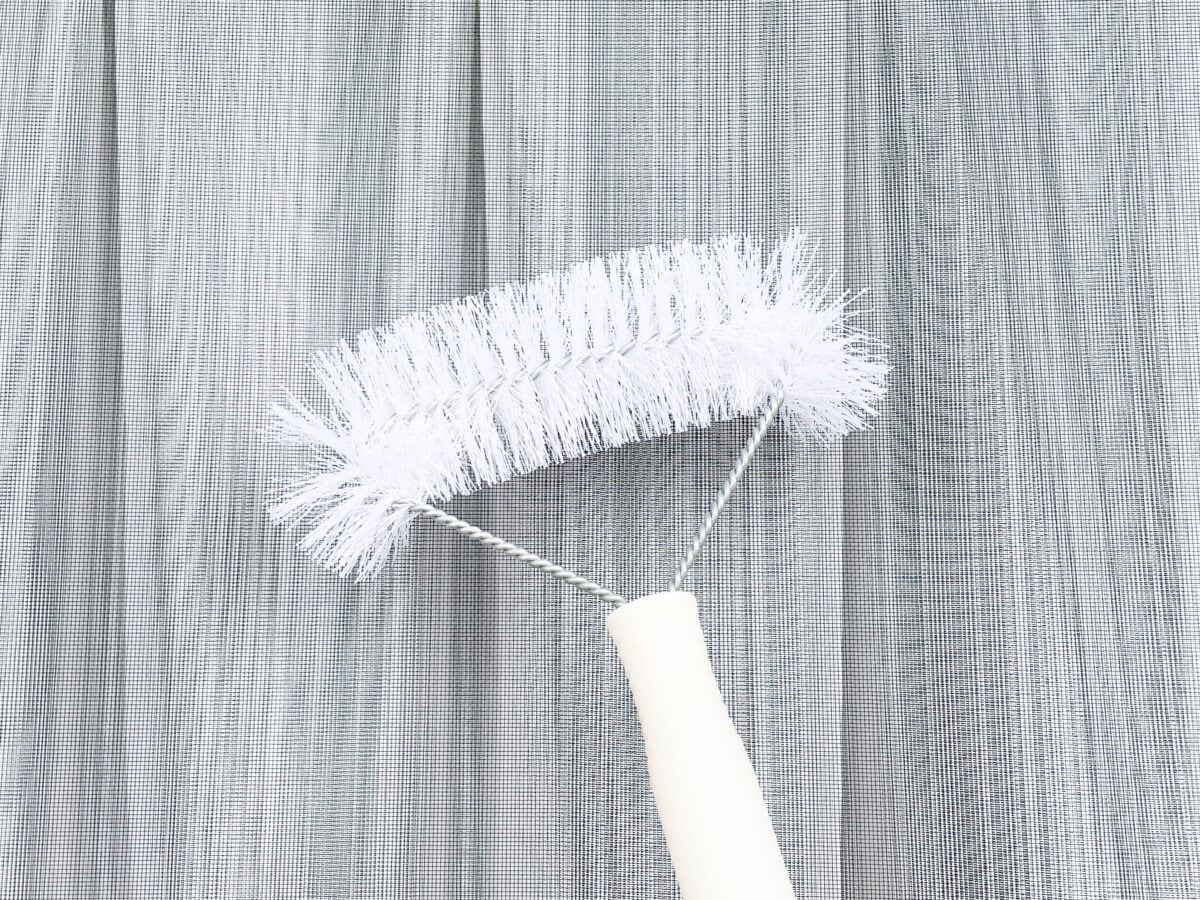 「網戸掃除」は100均にお任せ！セリア・ダイソー・キャンドゥから紹介