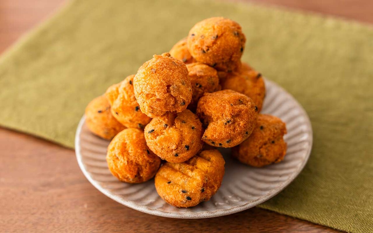 192円で16個入りだと!!セブン新発売の【丸いおやつ】は食べる手が止まらない美味しさに