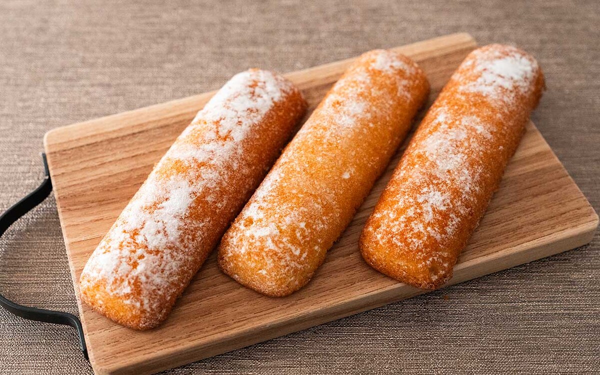 【セブン】新発売のスティックケーキは3本入りなのに安くて美味い