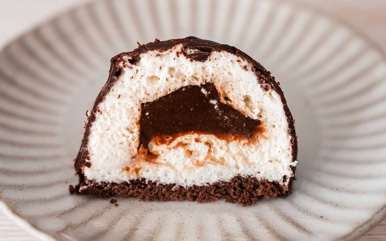 【ローソン】話題の黒いドームに「本当に食べた方がいい」「なかった!」の声