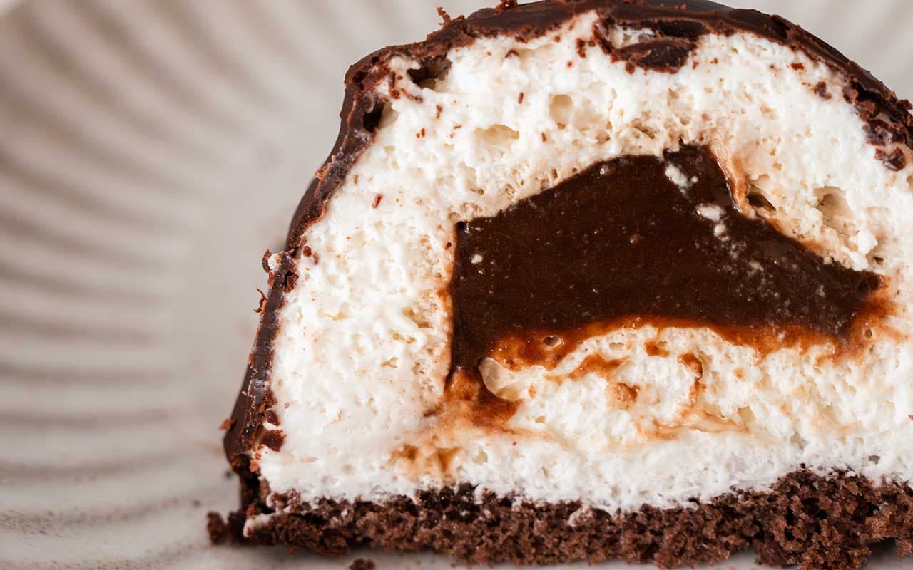 【ローソン】話題の黒いドームに「本当に食べた方がいい」「なかった!」の声