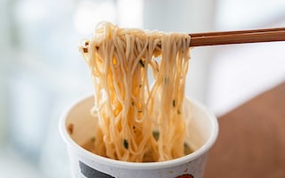 【セブン】人気ラーメン店のNo.1メニューが登場！数量限定だから急げ