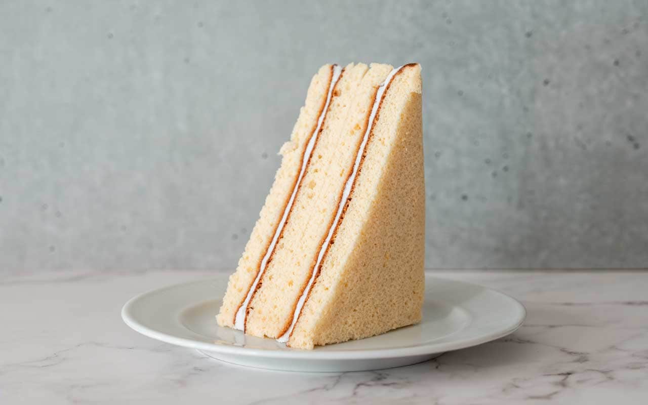 100円台の新商品【セブン】「三角シフォンサンド」の魅力に迫る