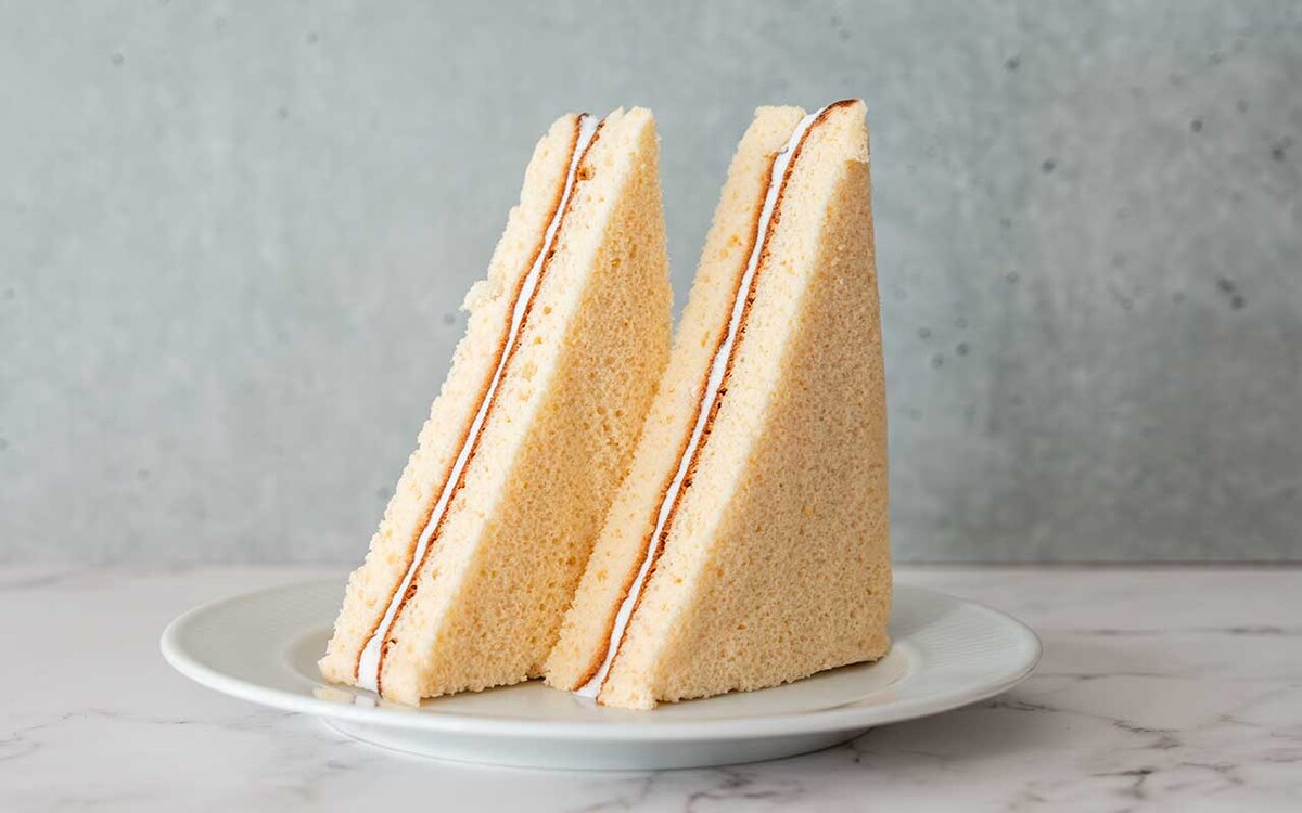 100円台の新商品【セブン】「三角シフォンサンド」の魅力に迫る