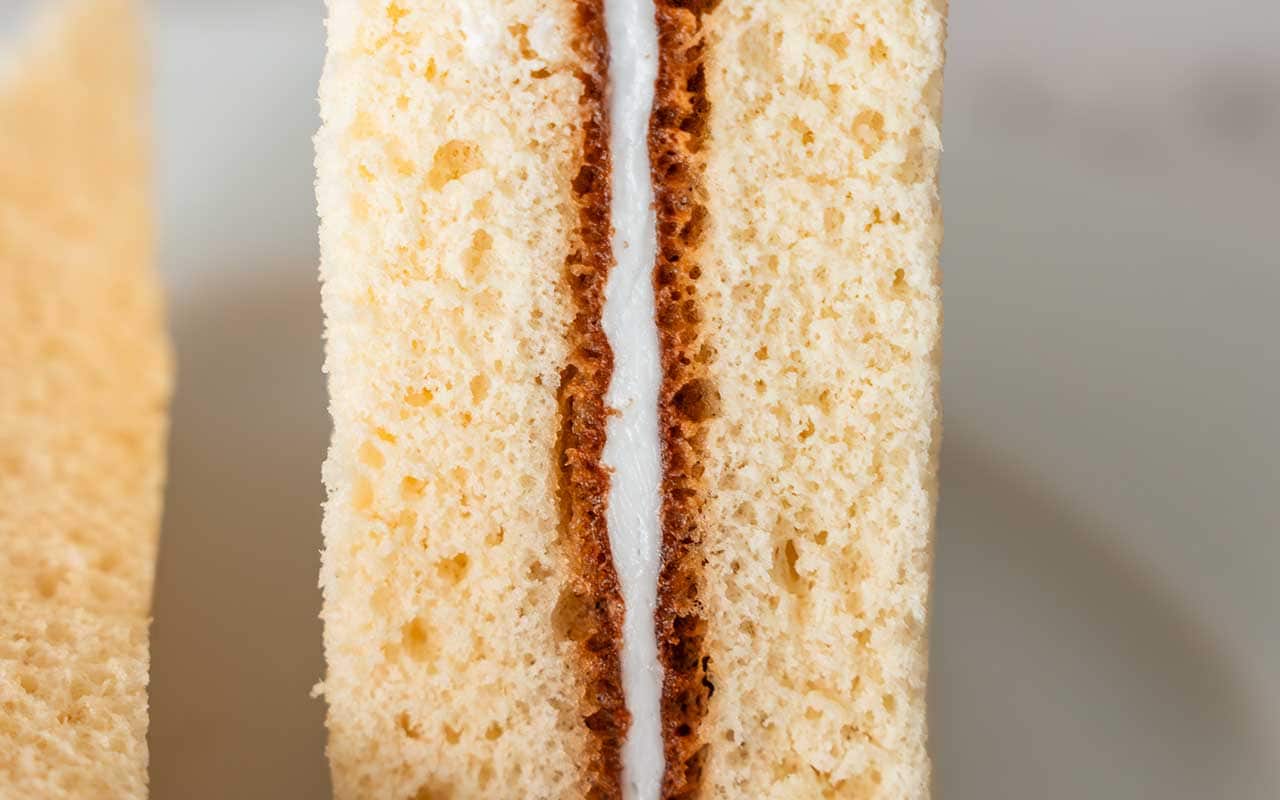 100円台の新商品【セブン】「三角シフォンサンド」の魅力に迫る