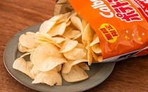 ウマさが約束された味【カルビー】新発売の限定ポテトチップスは一度食べたらやめられない!?