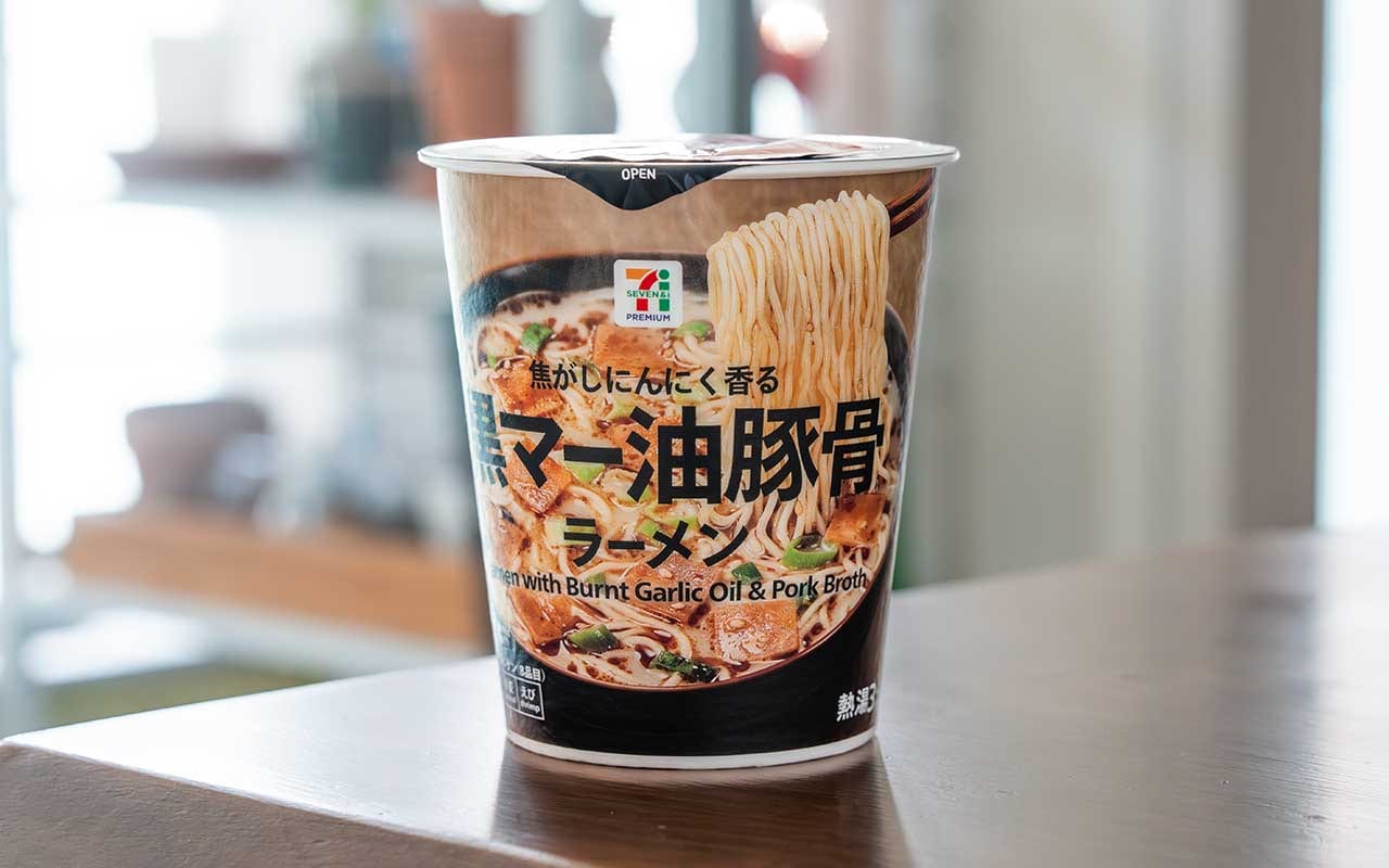 【セブン】にんにく香る至極の一杯、213円でクリーミーなラーメンを堪能できる