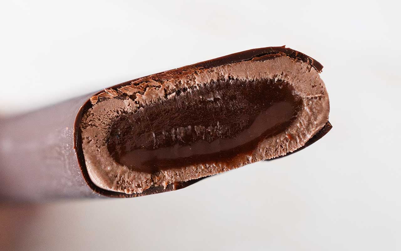 極上の舌ざわり【セブン】3層仕立てアイス登場、圧倒的ウマさの虜に