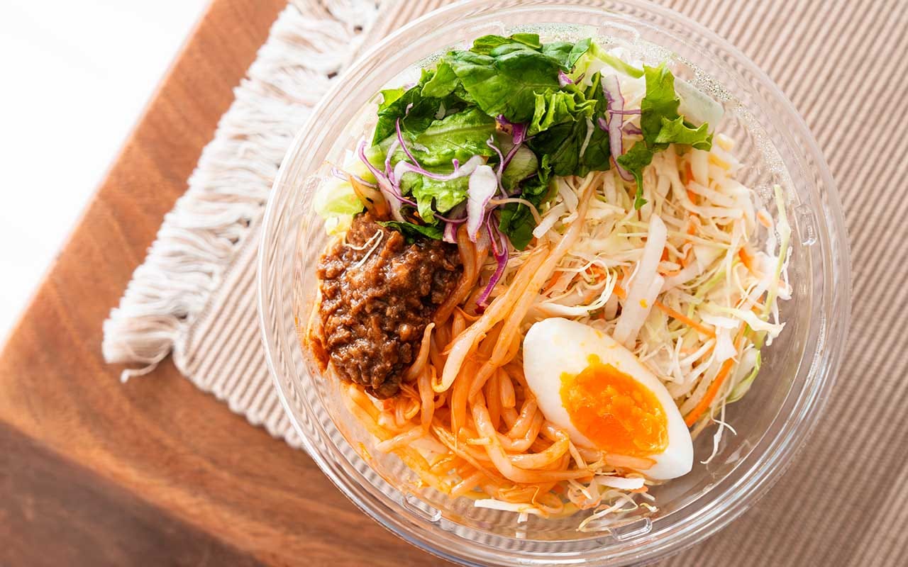 完全に食わず嫌いしてた【セブン】新発売のラーメンがピリ辛で美味い