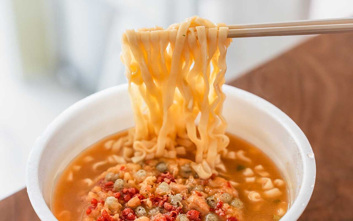 最強の組み合わせ爆誕【マルちゃん】新発売カップ麺の天ぷらが美味すぎる