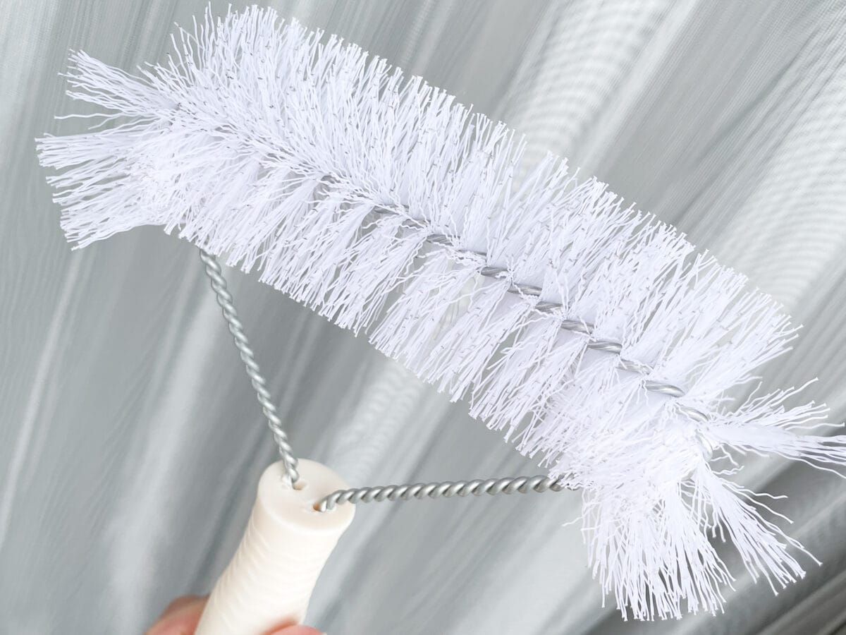 「網戸掃除」は100均にお任せ！セリア・ダイソー・キャンドゥから紹介