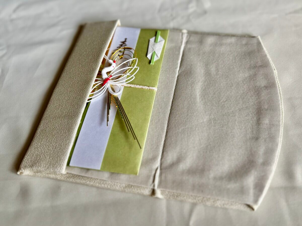 100均の袱紗、実際どう？慶弔両用はある？購入時の注意点も