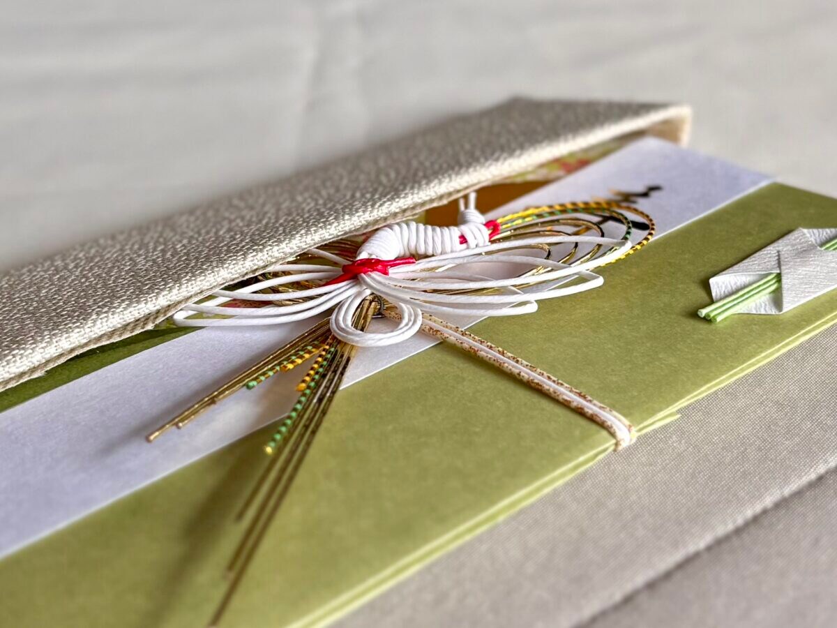100均の袱紗、実際どう？慶弔両用はある？購入時の注意点も