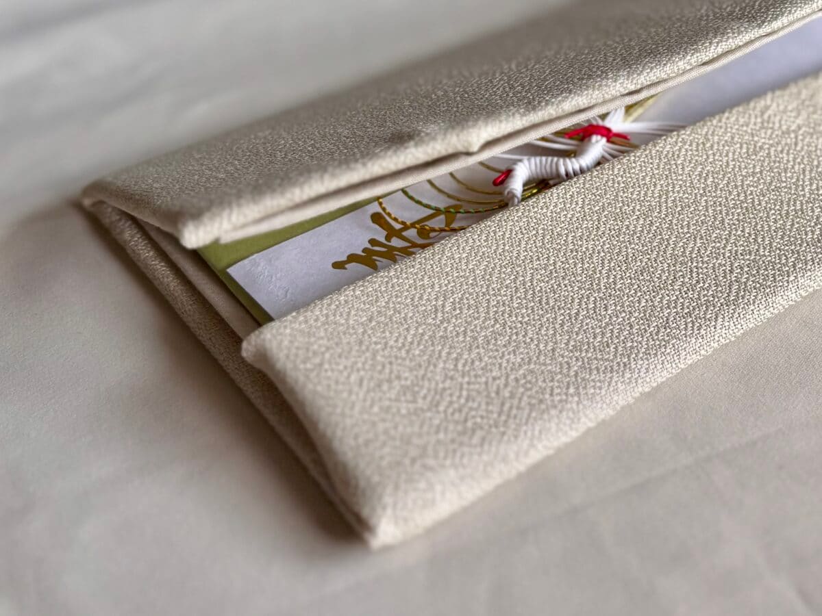 100均の袱紗、実際どう？慶弔両用はある？購入時の注意点も