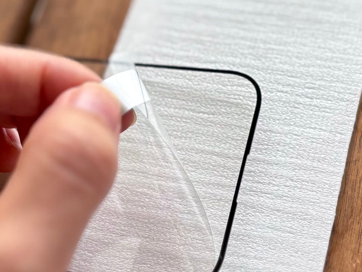 機能性で選ぶ100均のスマホフィルム|のぞき見防止やガラスフィルムも