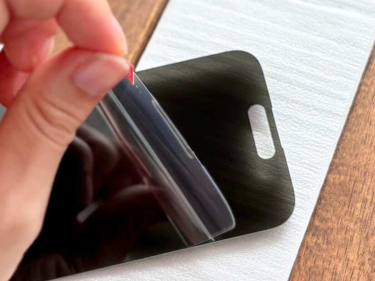 機能性で選ぶ100均のスマホフィルム|のぞき見防止やガラスフィルムも