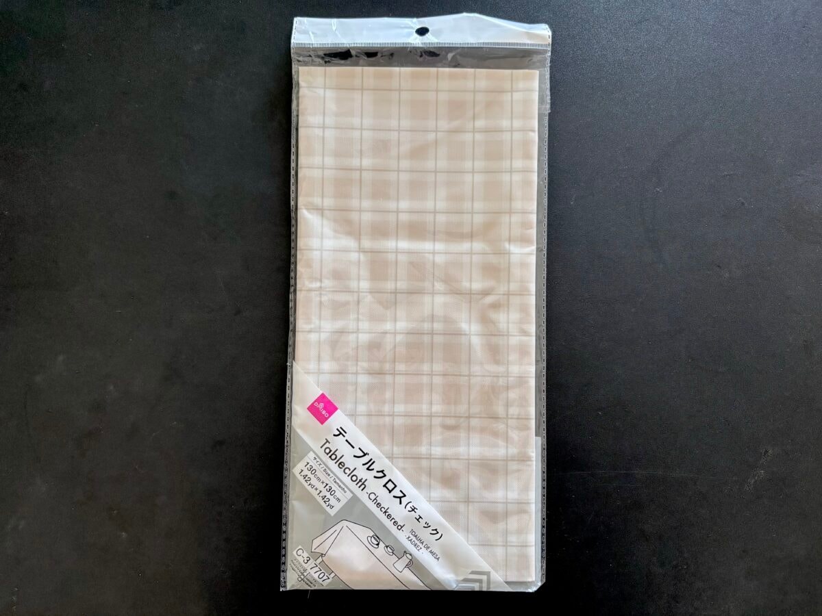 100均のテーブルクロスで即おしゃれ！ クリスマスにもおすすめ