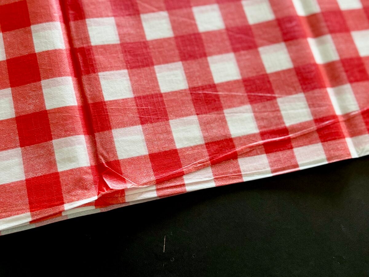 100均のテーブルクロスで即おしゃれ！ クリスマスにもおすすめ