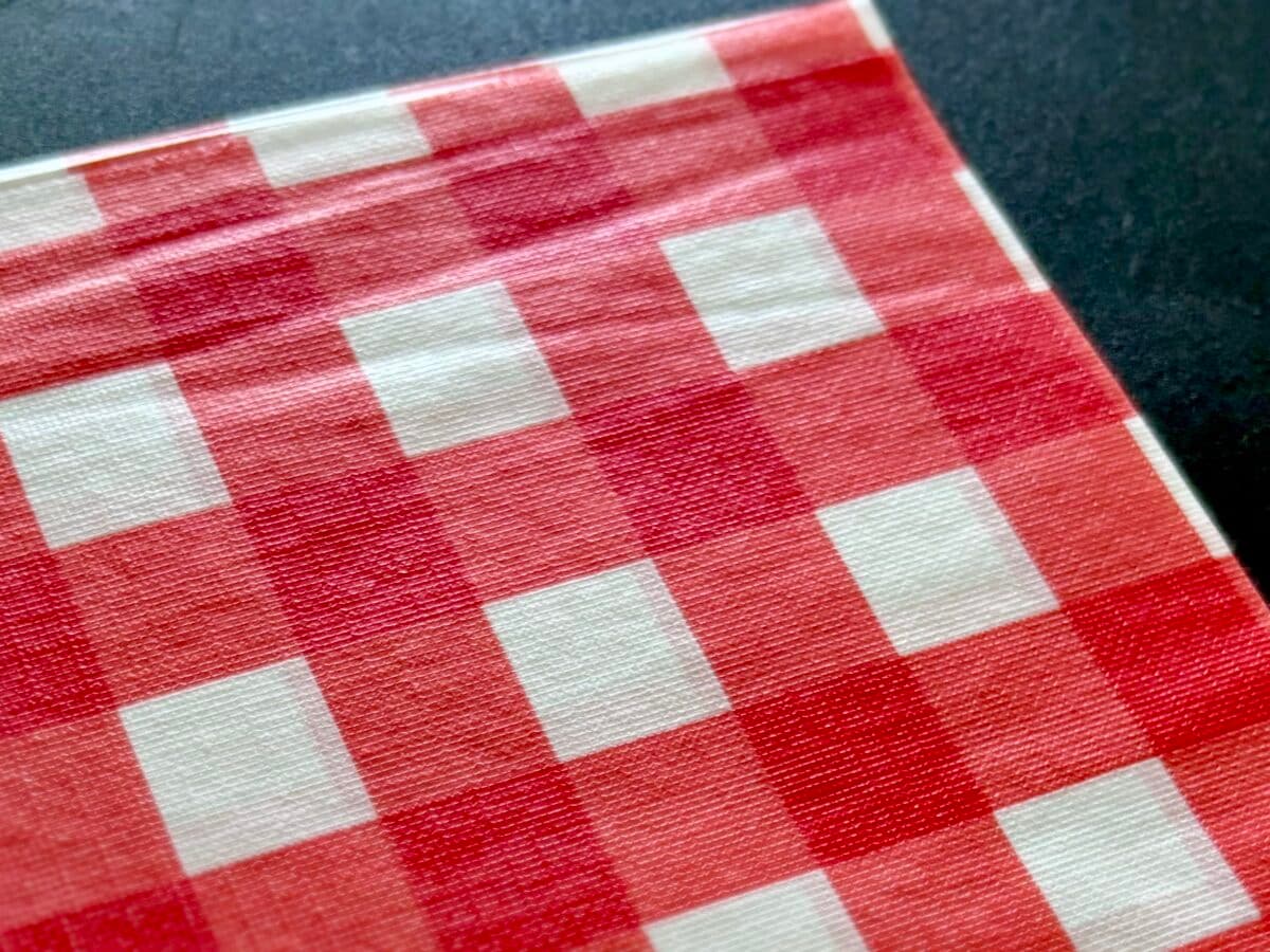 100均のテーブルクロスで即おしゃれ! クリスマスにもおすすめ