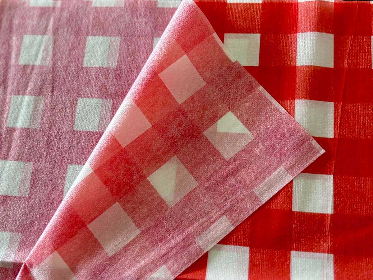 100均のテーブルクロスで即おしゃれ！ クリスマスにもおすすめ