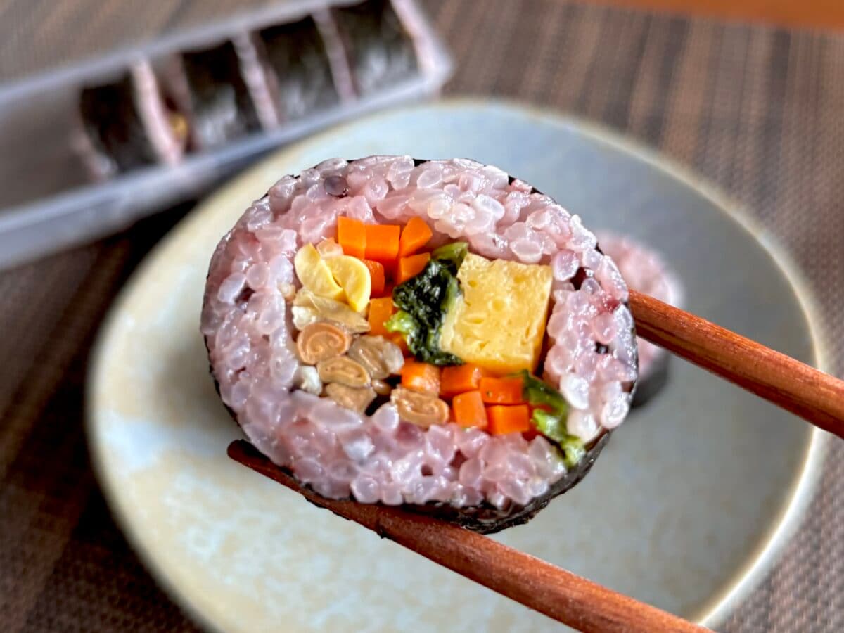 【無印良品】冷凍キンパ2種食べ比べ!リピーター続出の美味しさ秘密は「1.5倍」!?