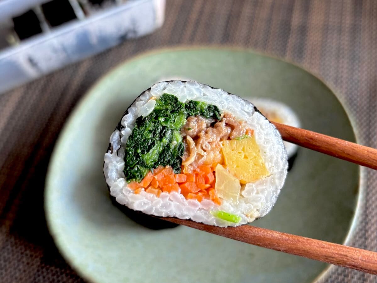 【無印良品】冷凍キンパ2種食べ比べ!リピーター続出の美味しさ秘密は「1.5倍」!?