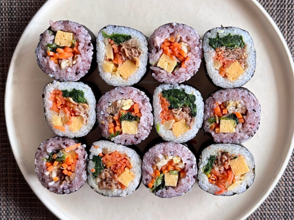 【無印良品】冷凍キンパ2種食べ比べ！リピーター続出の美味しさ秘密は「1.5倍」！？