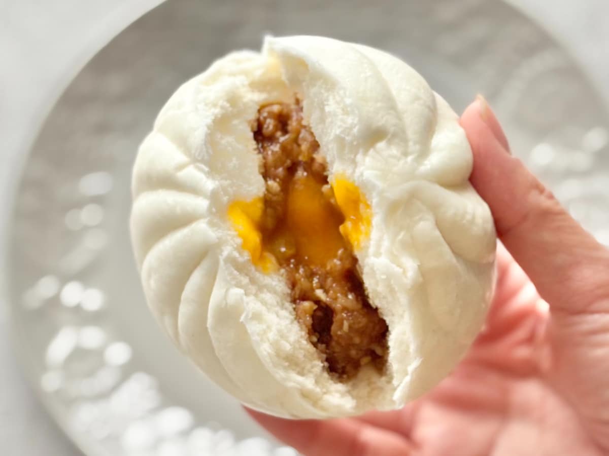 「二郎系ラーメンの味がする」【ファミマ】の中華まんは刺激的で「神」!