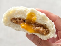 「二郎系ラーメンの味がする」【ファミマ】の中華まんは刺激的で「神」！