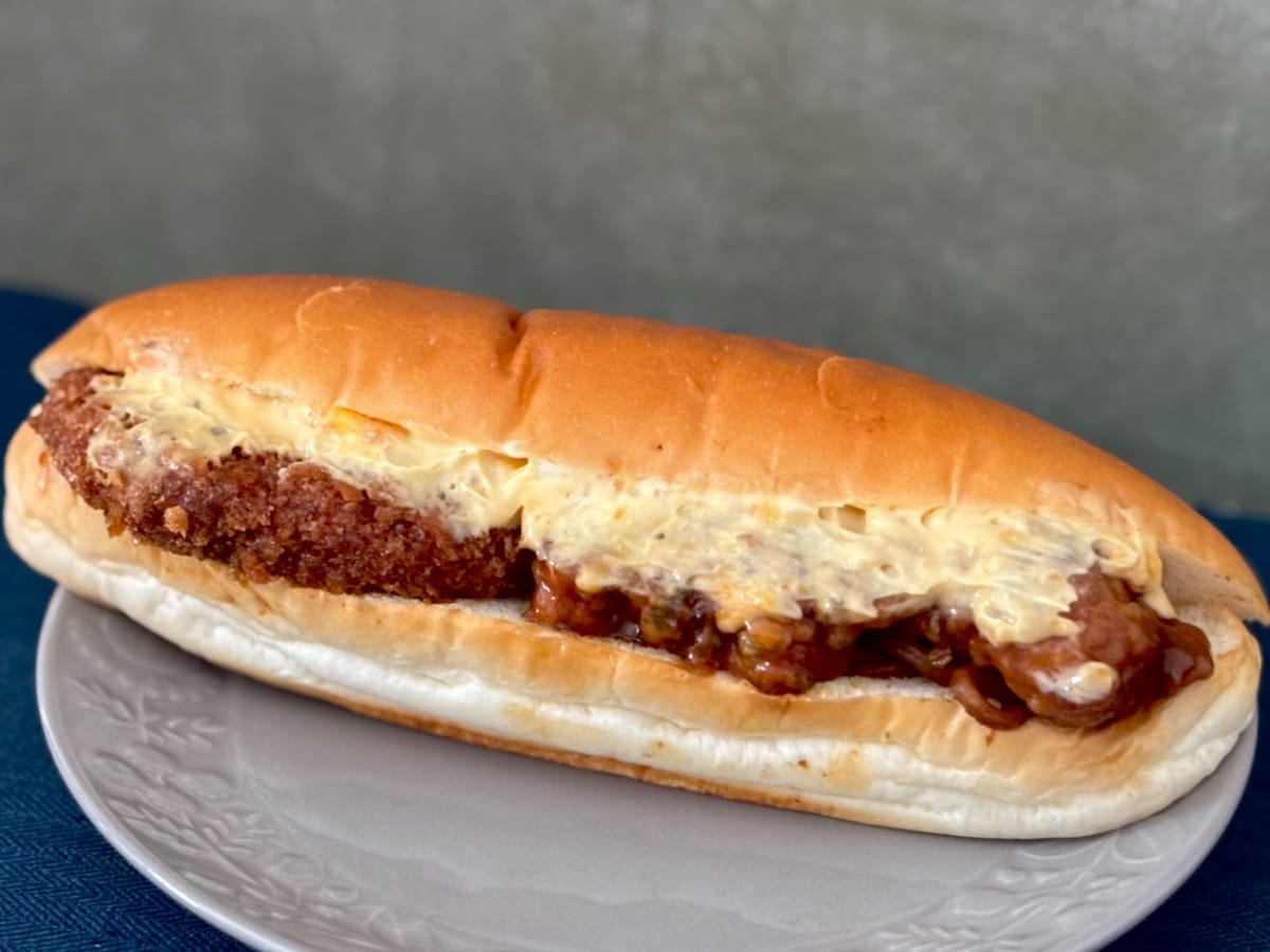 「頭悪すぎておもろい」【ファミマ】インパクト強すぎのパンが大復活!