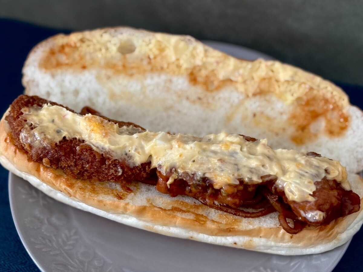 「頭悪すぎておもろい」【ファミマ】インパクト強すぎのパンが大復活!