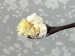 「プチプチして甘い香り」【ローソン】人気番組の登場スイーツを実食