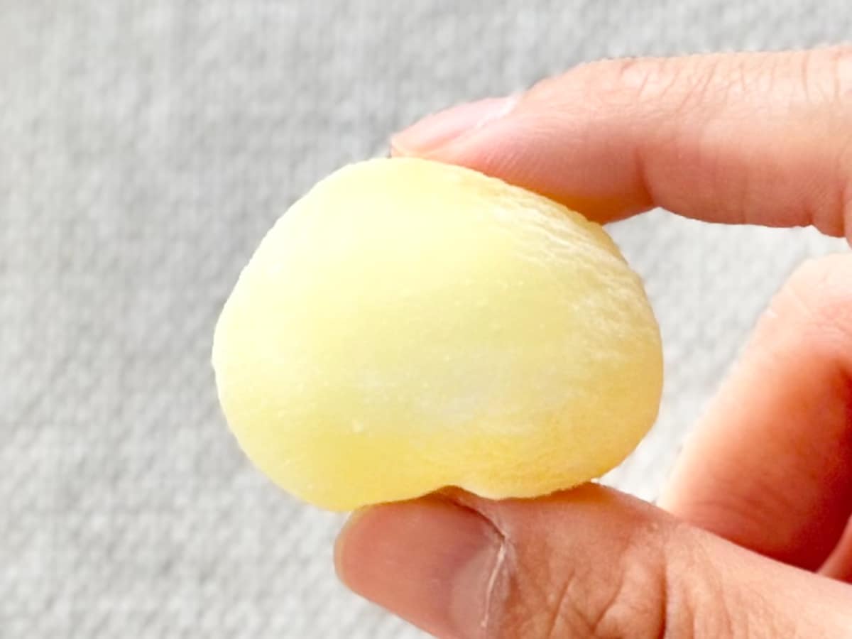 ぷにもち食感と甘さが「うま〜」【ローソン】のひとくち和菓子を実食