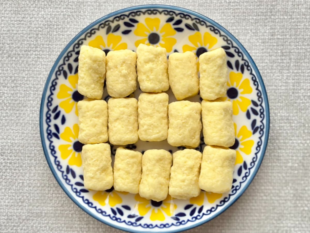 ふわしゅわ食感にハマる！【ローソン】黄色い新作おやつの正体って？