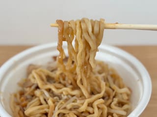 魚粉のきいたタレがうんまいっ！【ファミマ】名店監修の濃厚まぜそば