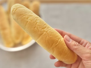 「子どもたちに大ウケ」【セブン】1本約28円の激安パンがお値段以上