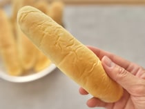 「子どもたちに大ウケ」【セブン】1本約28円の激安パンがお値段以上