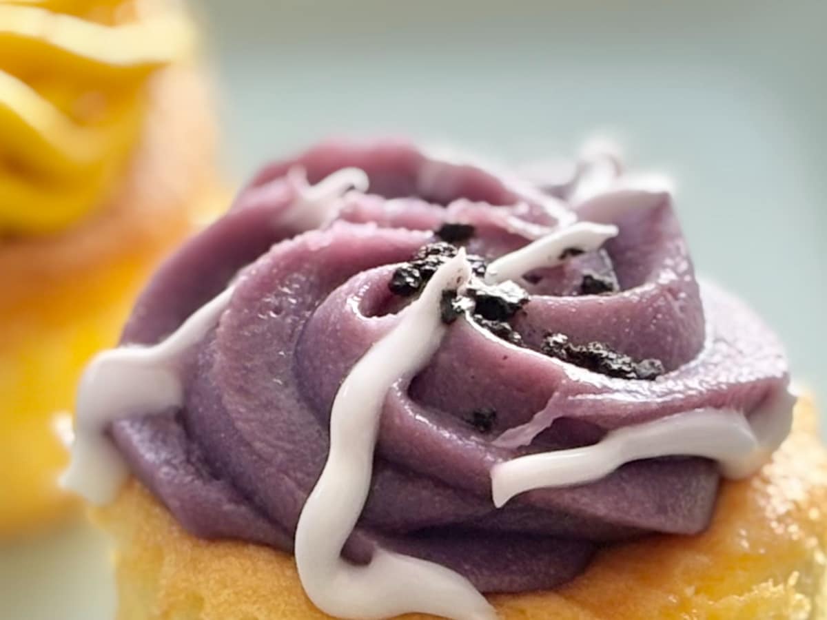 ハロウィンカラーが激かわ♡【ファミマ】に「優しい甘さ」のプチケーキ