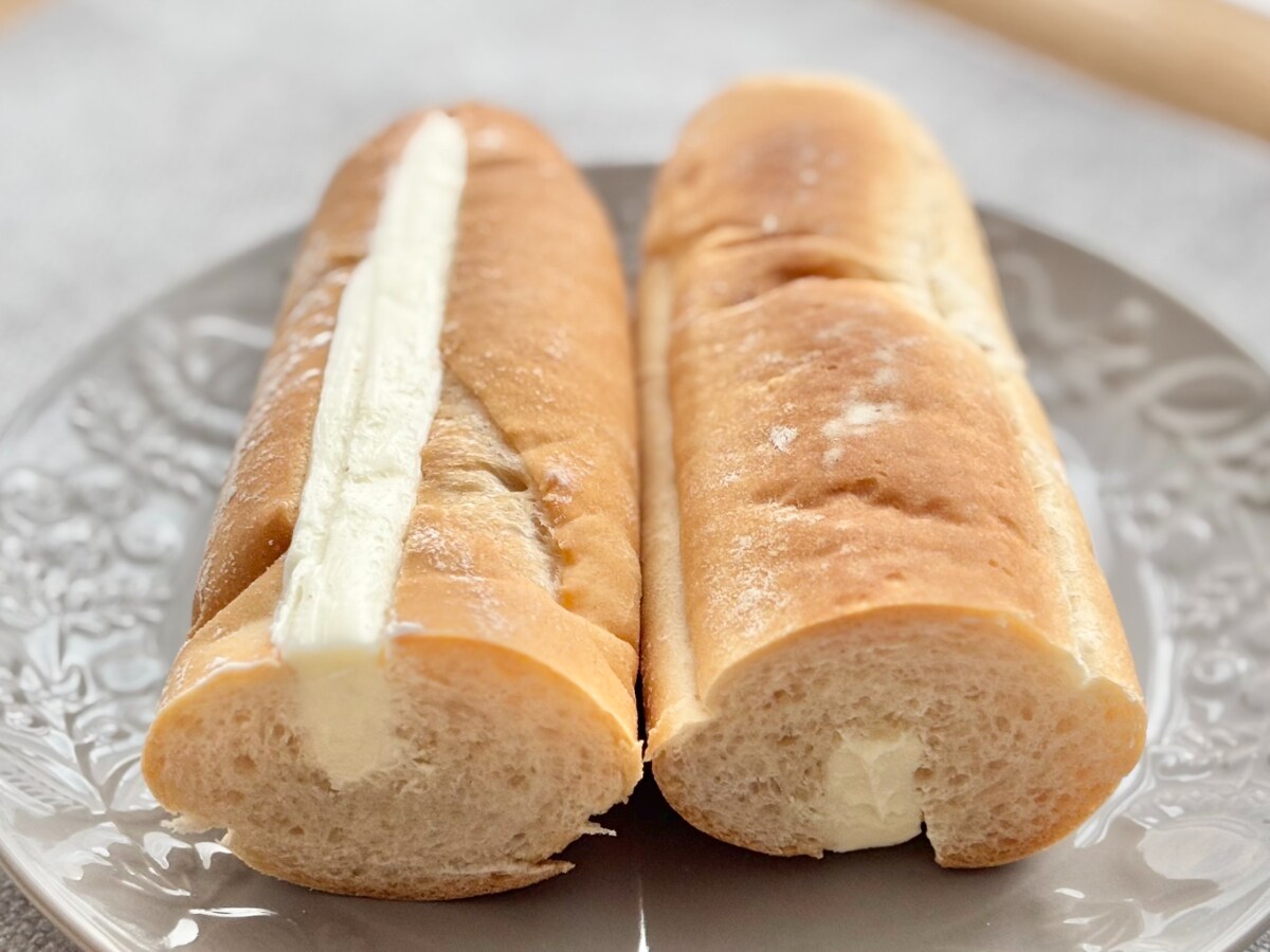 長すぎじゃない！？【ローソン】の新作パンは、なかなかなかったハード系