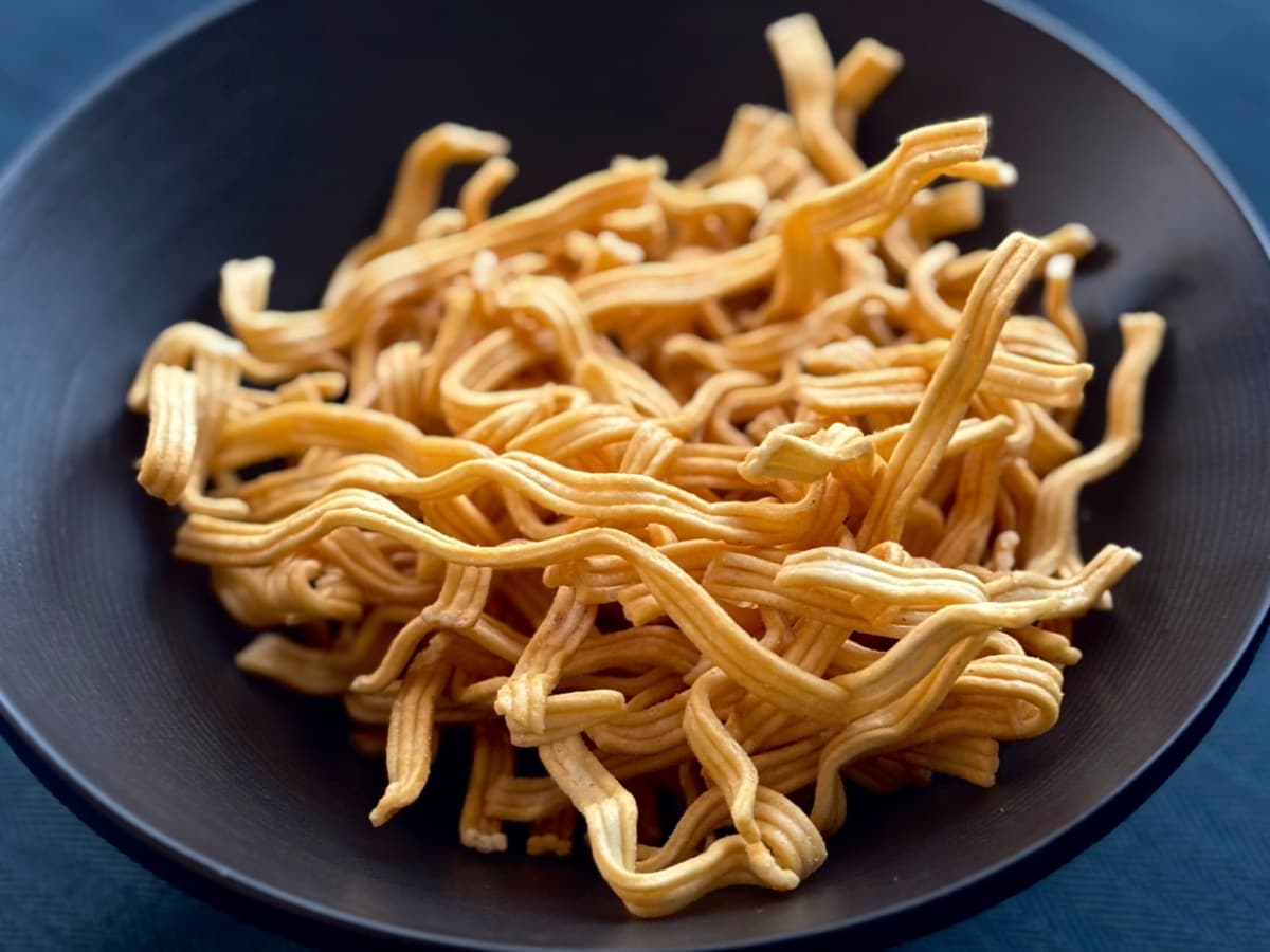 ツンとした辛さにヤミツキ!ファミマ先行発売の【ベビースターラーメン】