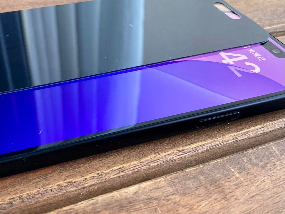 機能性で選ぶ100均のスマホフィルム|のぞき見防止やガラスフィルムも